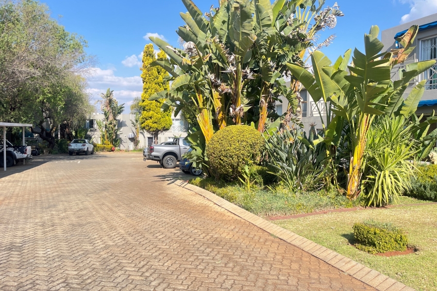 To Let 3 Bedroom Property for Rent in Caribbean Beach Club North West